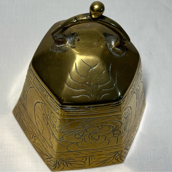 Antique Brass Chinese Temple ornament, Etched in Designs, handle - Picture 2 of 8